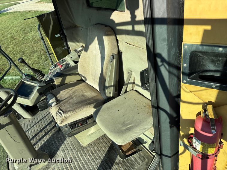 image for item ED2302 1999 Caterpillar Lexion 465 RWA combine