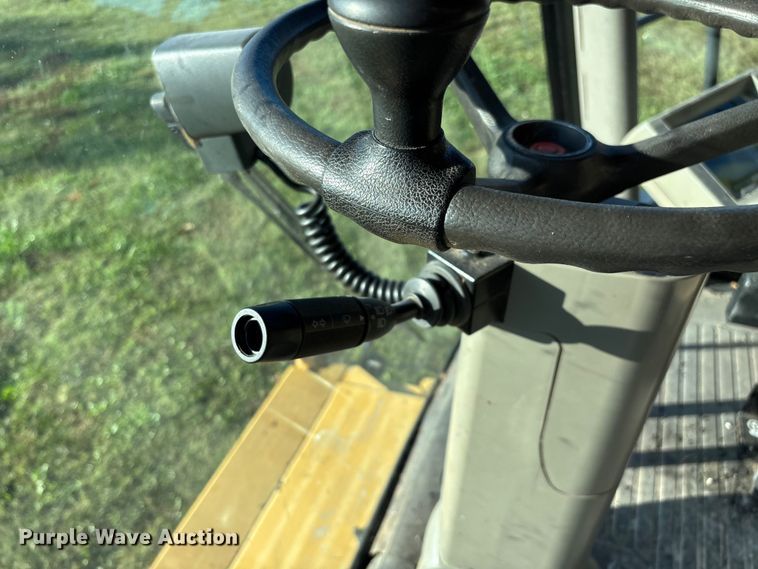 image for item ED2302 1999 Caterpillar Lexion 465 RWA combine