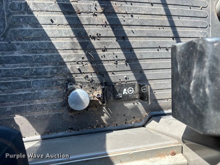 image for item ED2302 1999 Caterpillar Lexion 465 RWA combine