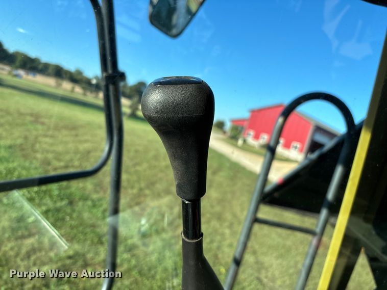 image for item ED2302 1999 Caterpillar Lexion 465 RWA combine