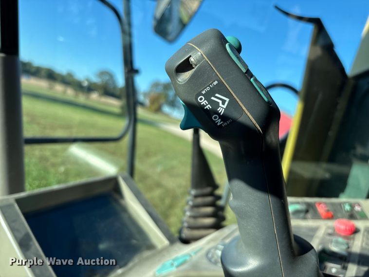 image for item ED2302 1999 Caterpillar Lexion 465 RWA combine