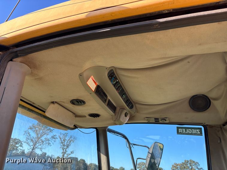 image for item ED2302 1999 Caterpillar Lexion 465 RWA combine