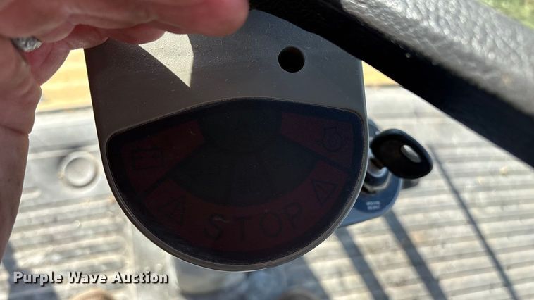 image for item ED2302 1999 Caterpillar Lexion 465 RWA combine