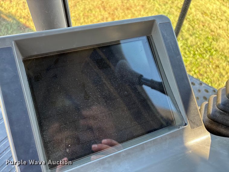 image for item ED2302 1999 Caterpillar Lexion 465 RWA combine