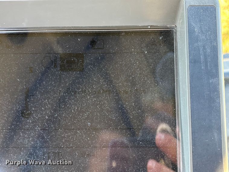 image for item ED2302 1999 Caterpillar Lexion 465 RWA combine