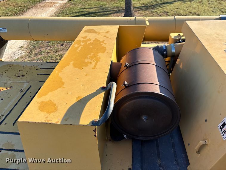 image for item ED2302 1999 Caterpillar Lexion 465 RWA combine