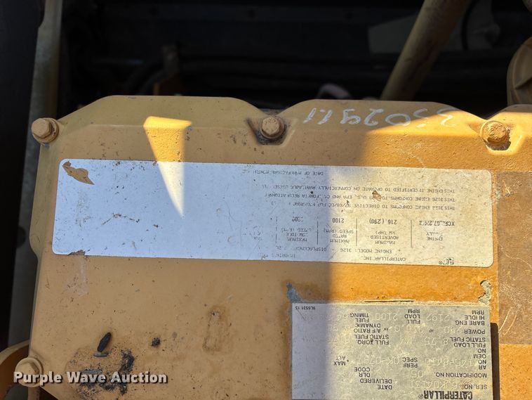 image for item ED2302 1999 Caterpillar Lexion 465 RWA combine