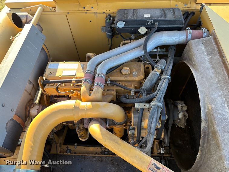 image for item ED2302 1999 Caterpillar Lexion 465 RWA combine