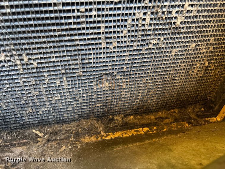 image for item ED2302 1999 Caterpillar Lexion 465 RWA combine