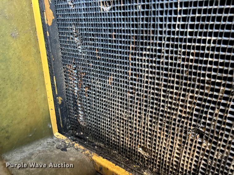 image for item ED2302 1999 Caterpillar Lexion 465 RWA combine