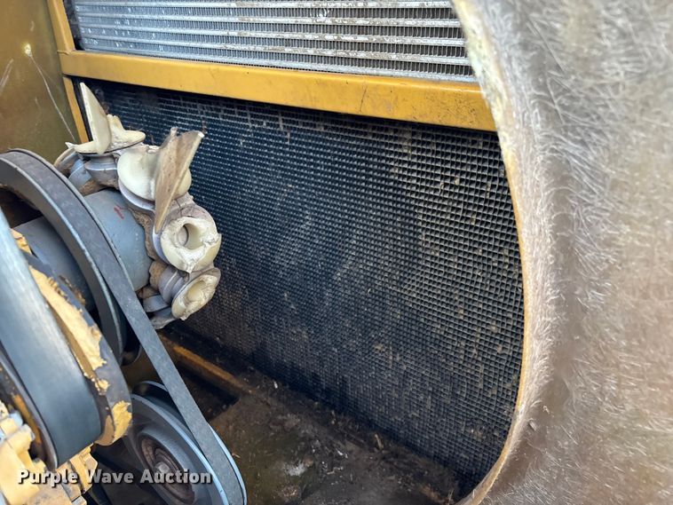 image for item ED2302 1999 Caterpillar Lexion 465 RWA combine