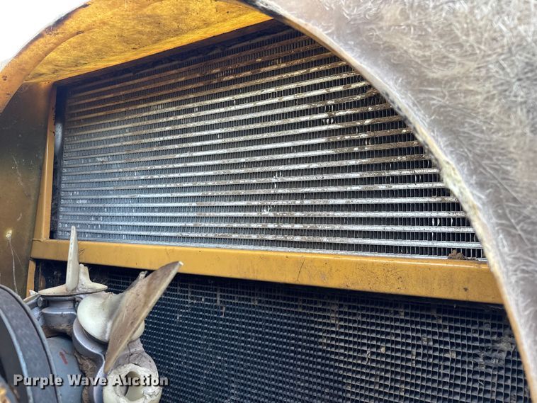 image for item ED2302 1999 Caterpillar Lexion 465 RWA combine