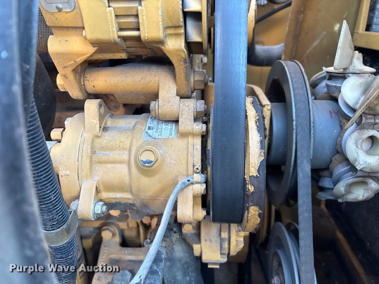 image for item ED2302 1999 Caterpillar Lexion 465 RWA combine