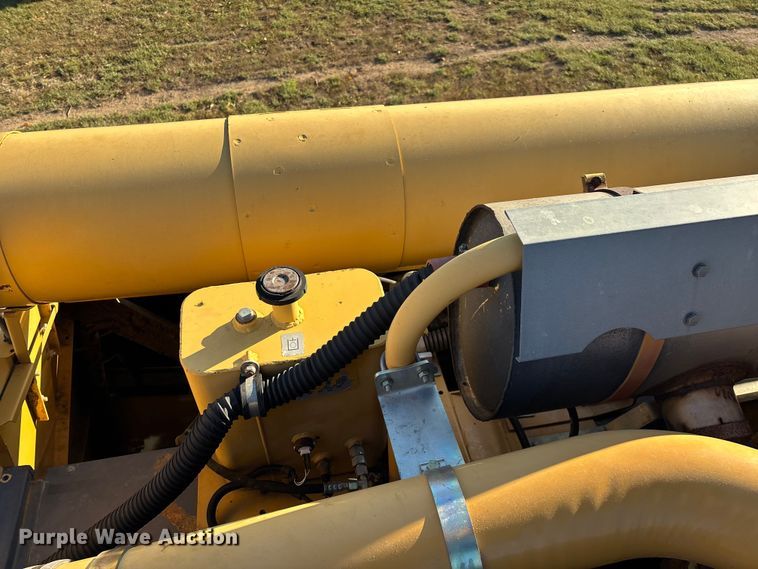 image for item ED2302 1999 Caterpillar Lexion 465 RWA combine