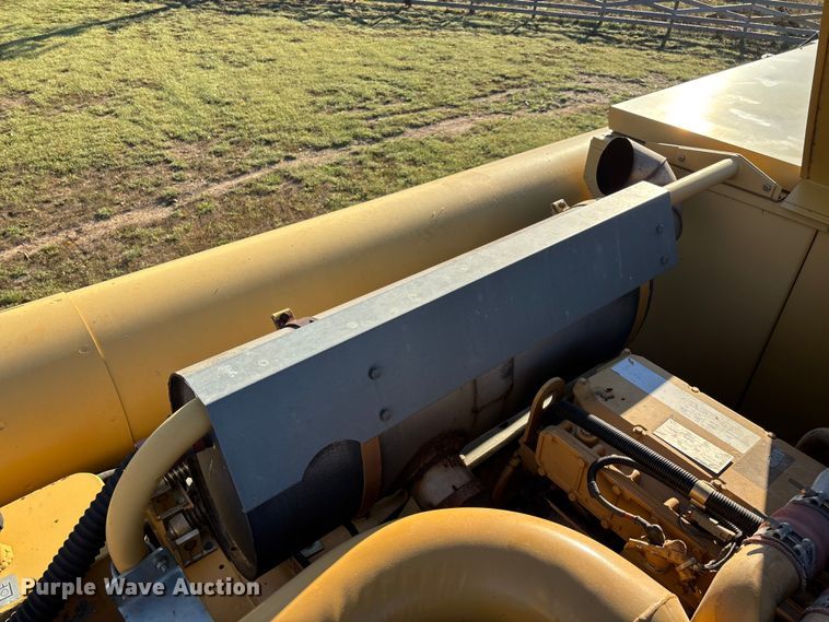 image for item ED2302 1999 Caterpillar Lexion 465 RWA combine