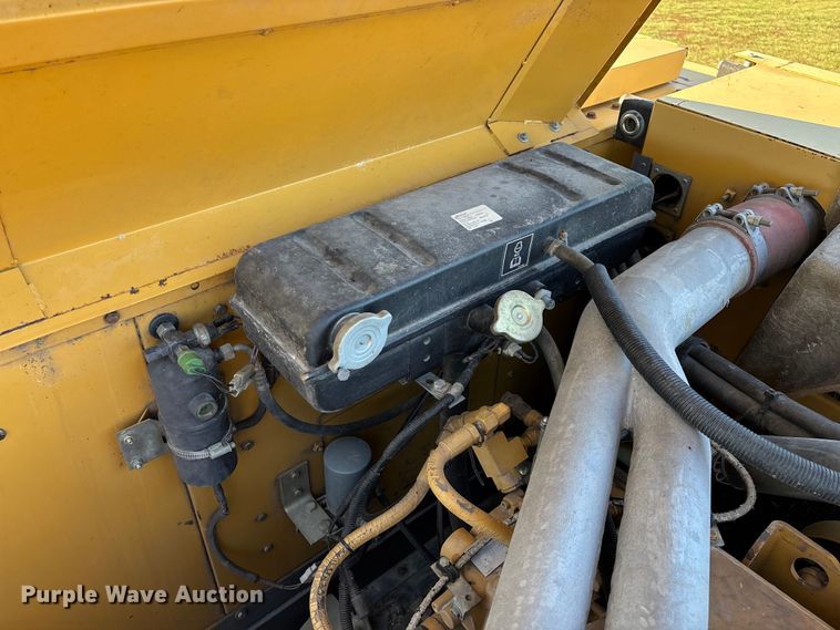 image for item ED2302 1999 Caterpillar Lexion 465 RWA combine