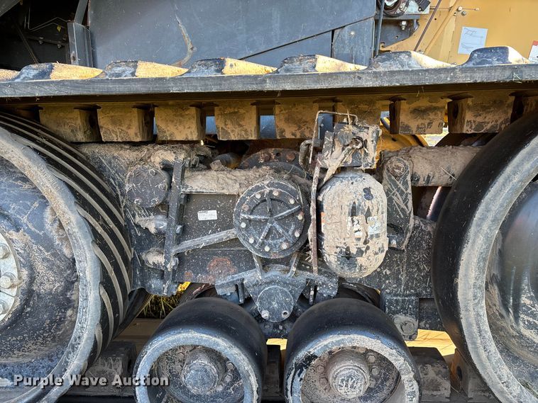 image for item ED2302 1999 Caterpillar Lexion 465 RWA combine