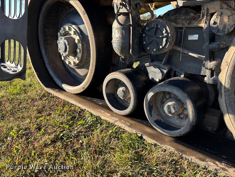 image for item ED2302 1999 Caterpillar Lexion 465 RWA combine