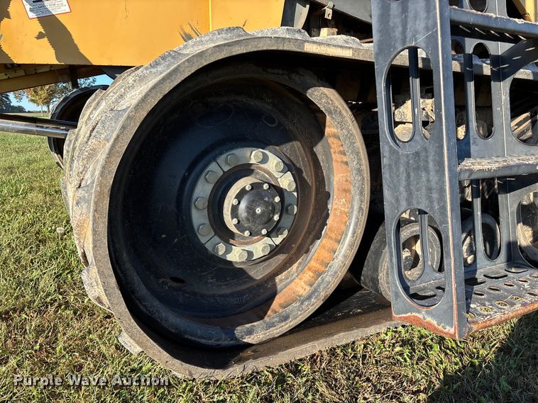 image for item ED2302 1999 Caterpillar Lexion 465 RWA combine