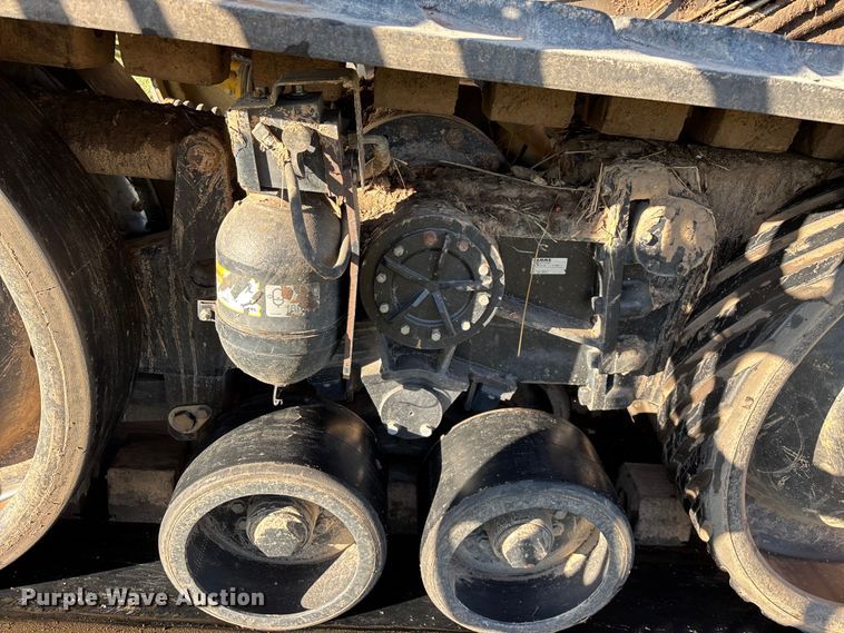 image for item ED2302 1999 Caterpillar Lexion 465 RWA combine