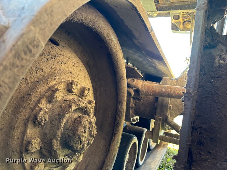 image for item ED2302 1999 Caterpillar Lexion 465 RWA combine