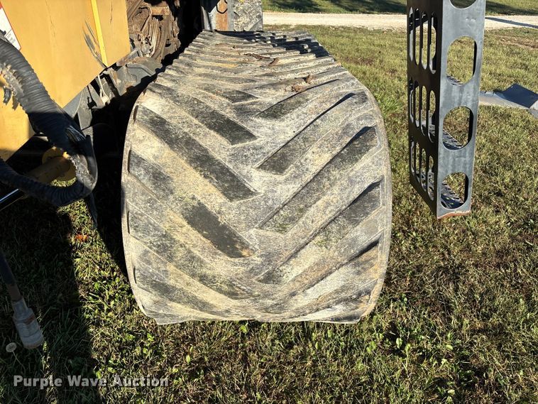 image for item ED2302 1999 Caterpillar Lexion 465 RWA combine