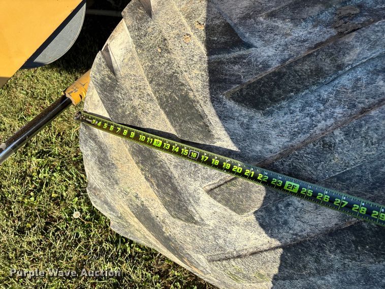 image for item ED2302 1999 Caterpillar Lexion 465 RWA combine