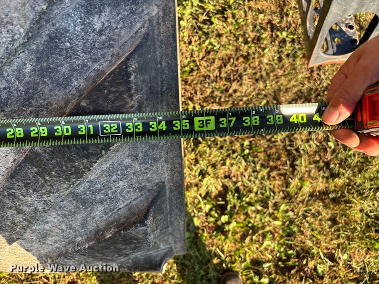 image for item ED2302 1999 Caterpillar Lexion 465 RWA combine