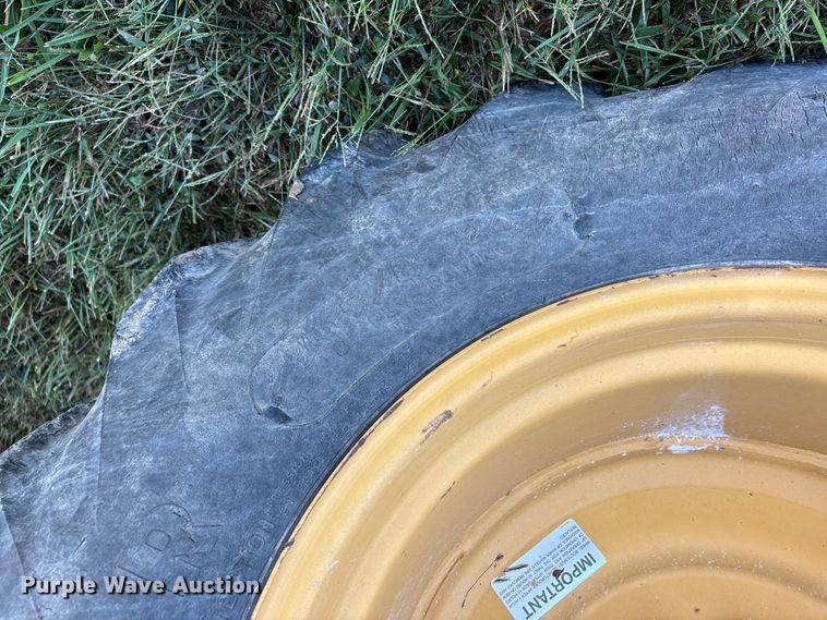 image for item ED2302 1999 Caterpillar Lexion 465 RWA combine