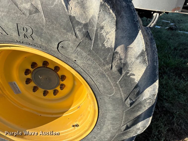 image for item ED2302 1999 Caterpillar Lexion 465 RWA combine