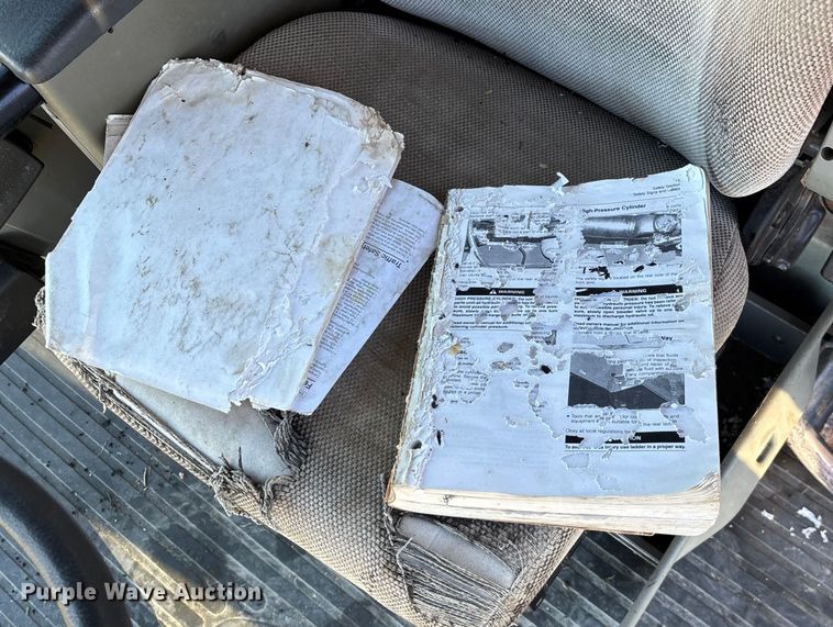 image for item ED2302 1999 Caterpillar Lexion 465 RWA combine