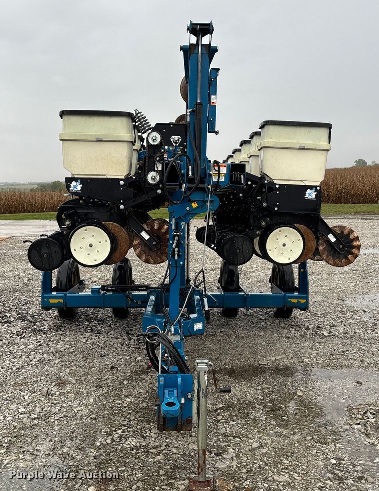 image for item EE4021 Kinze 3500  split row no-till planter