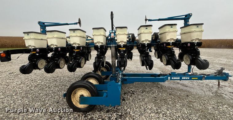 image for item EE4021 Kinze 3500  split row no-till planter