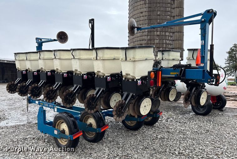 image for item EE4021 Kinze 3500  split row no-till planter