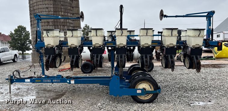 image for item EE4021 Kinze 3500  split row no-till planter