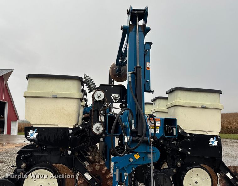 image for item EE4021 Kinze 3500  split row no-till planter