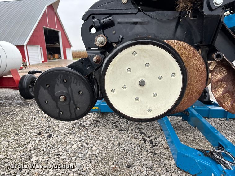 image for item EE4021 Kinze 3500  split row no-till planter