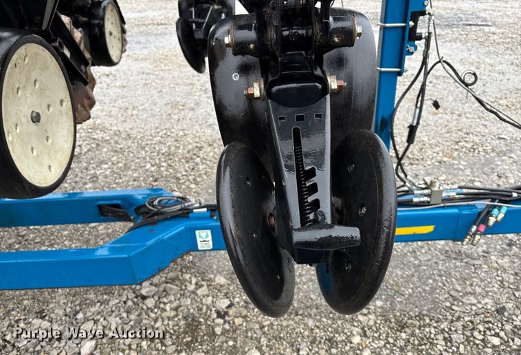 image for item EE4021 Kinze 3500  split row no-till planter