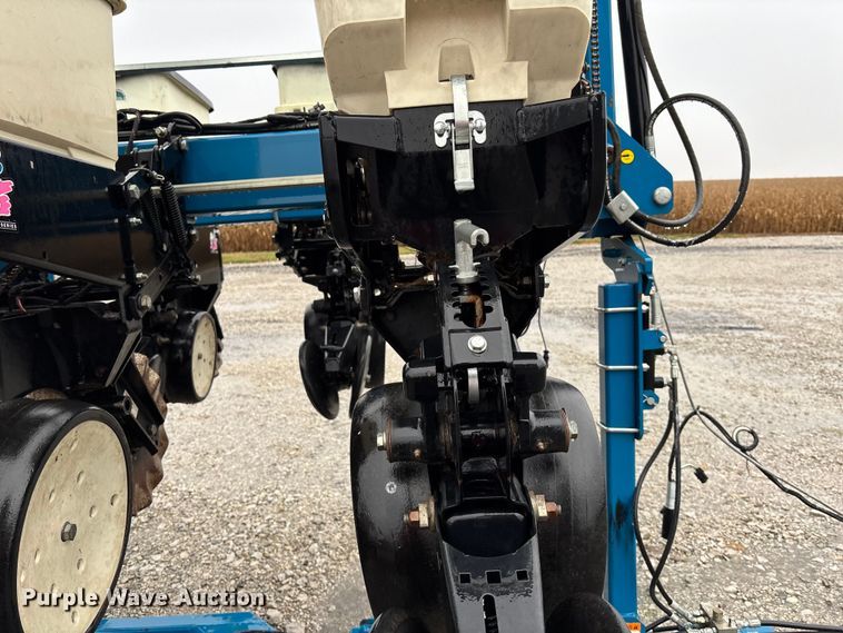 image for item EE4021 Kinze 3500  split row no-till planter