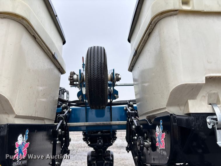image for item EE4021 Kinze 3500  split row no-till planter