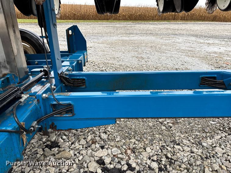 image for item EE4021 Kinze 3500  split row no-till planter