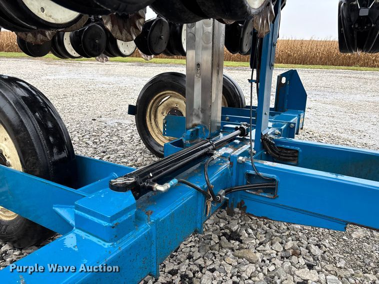 image for item EE4021 Kinze 3500  split row no-till planter