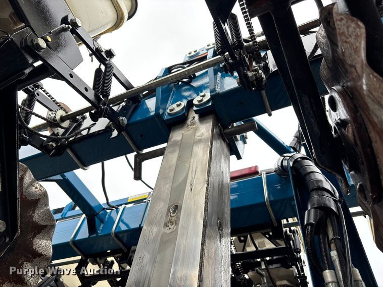 image for item EE4021 Kinze 3500  split row no-till planter