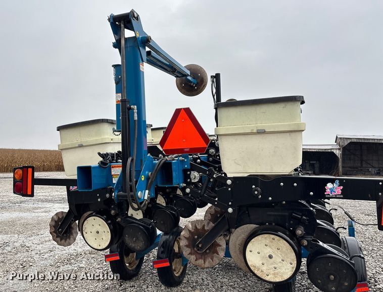 image for item EE4021 Kinze 3500  split row no-till planter