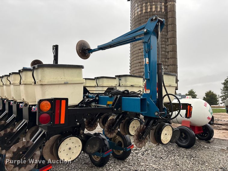 image for item EE4021 Kinze 3500  split row no-till planter