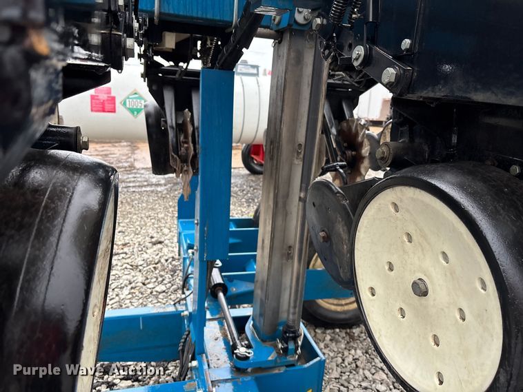 image for item EE4021 Kinze 3500  split row no-till planter