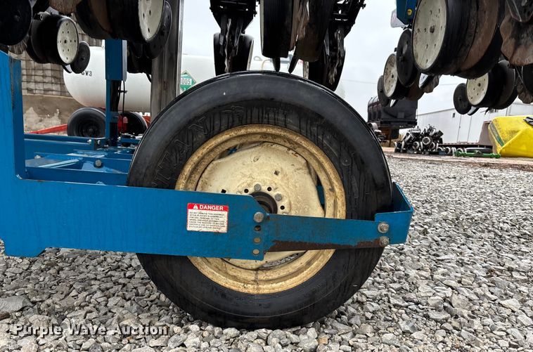 image for item EE4021 Kinze 3500  split row no-till planter