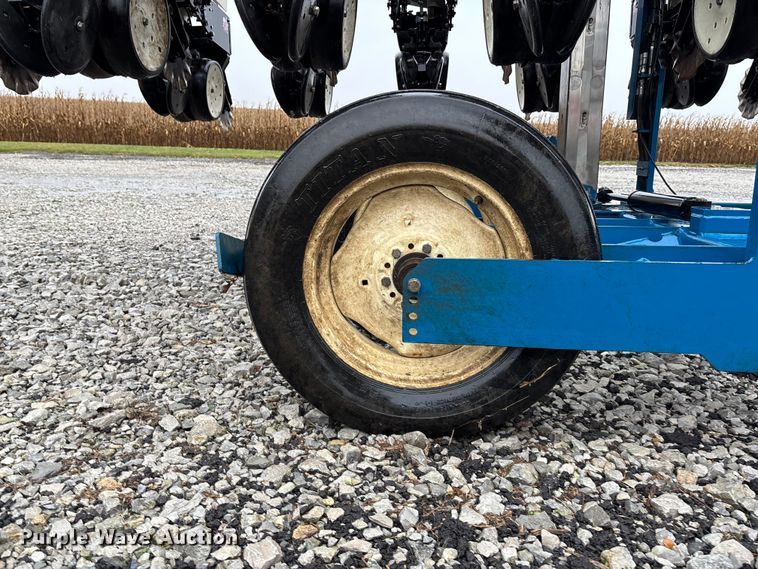 image for item EE4021 Kinze 3500  split row no-till planter