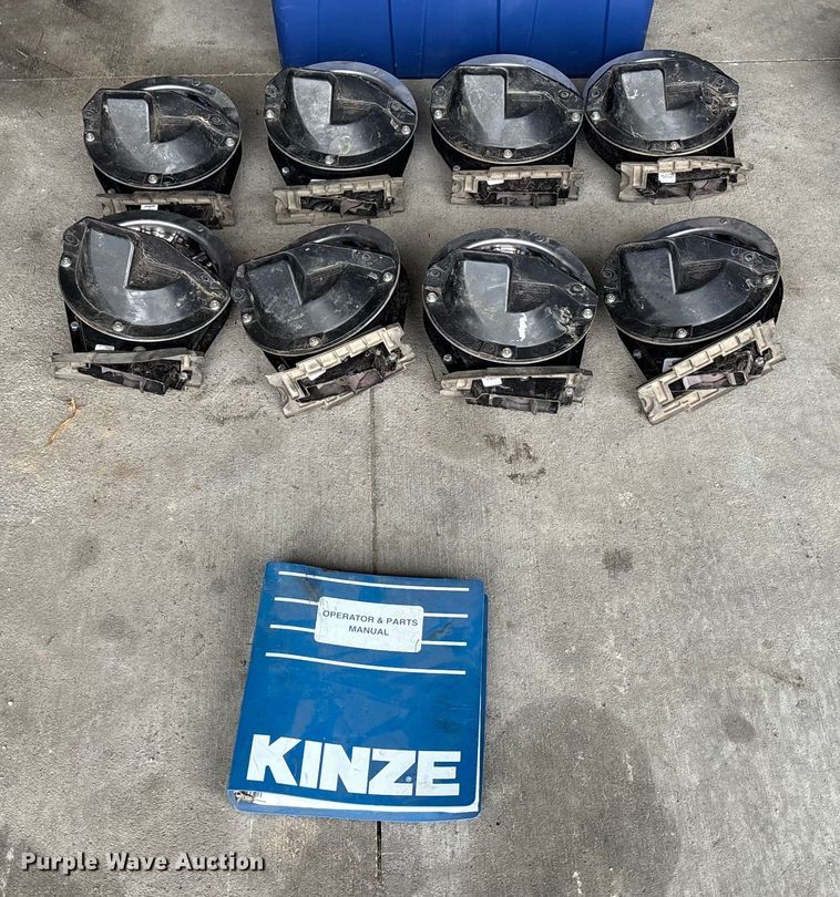 image for item EE4021 Kinze 3500  split row no-till planter