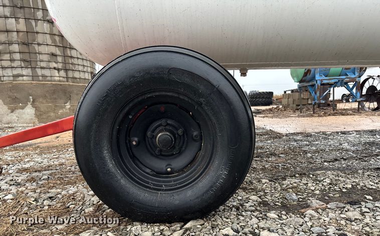 image for item EE4022 Farm Land Industrial NH3 tank trailer